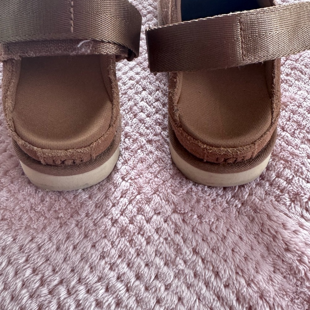 UGG Goldenstar Clog size 6 - Picture 8 of 11